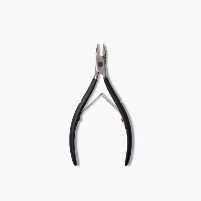The LONDONTOWN Cuticle Nippers - Black, a pair of salon-grade metal cutters with black handles, is displayed on a white background.