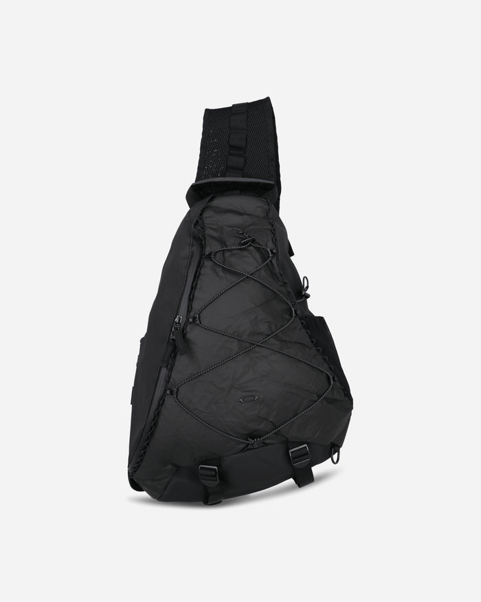 Oakley Latitude Sling Pack Blackout Bags and Backpacks Backpacks FOS901806 02E