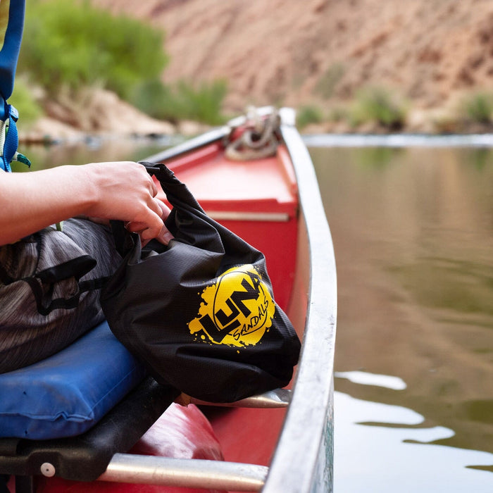 LUNA Dry Bag - 5L - handed over in the canoe