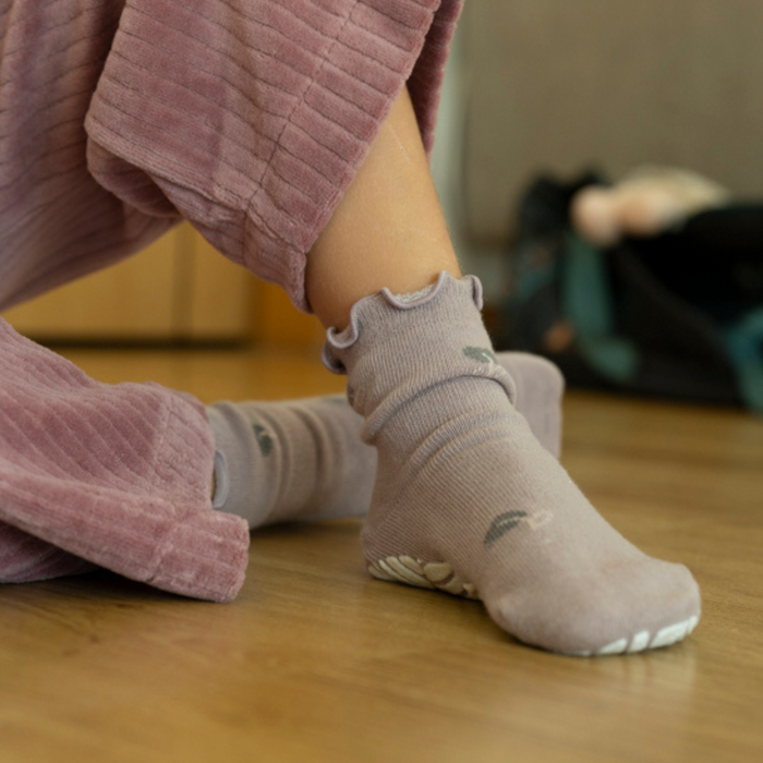 New- Little Wonder Things- Organic- 4 Pairs of Stay-On Baby & Toddler Non-Slip Socks