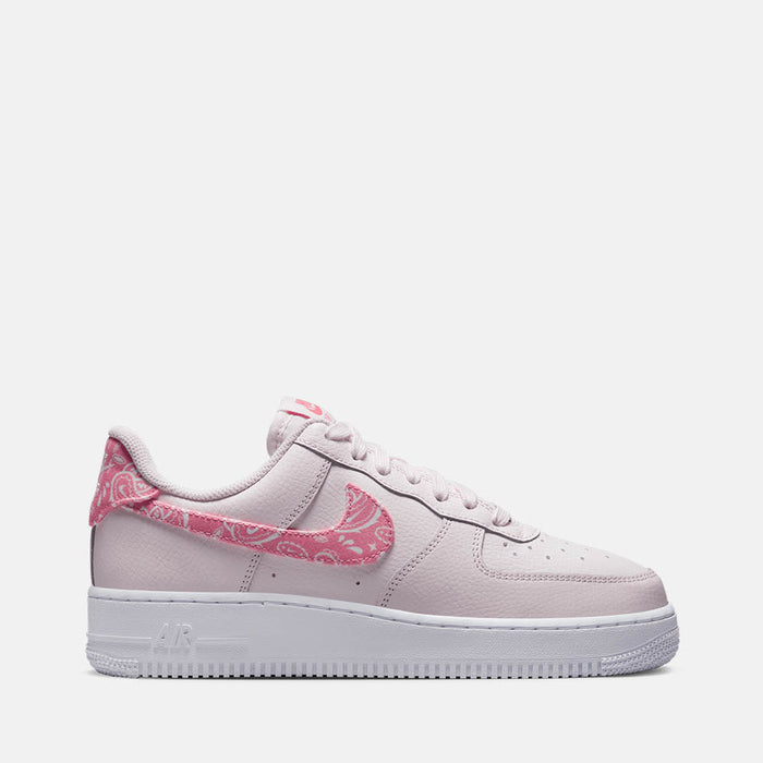 Side view of the Nike Women's Air Force 1 '07.
