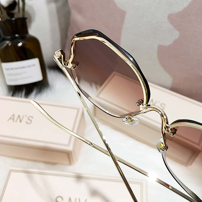 Women's Stylish Vintage Oversized Square Gradient Sunglasses | ZAKAPOP